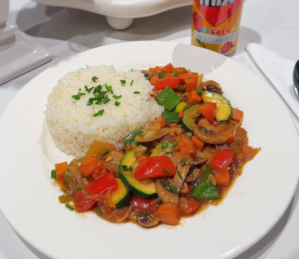 Gemüsepfanne mit Reis